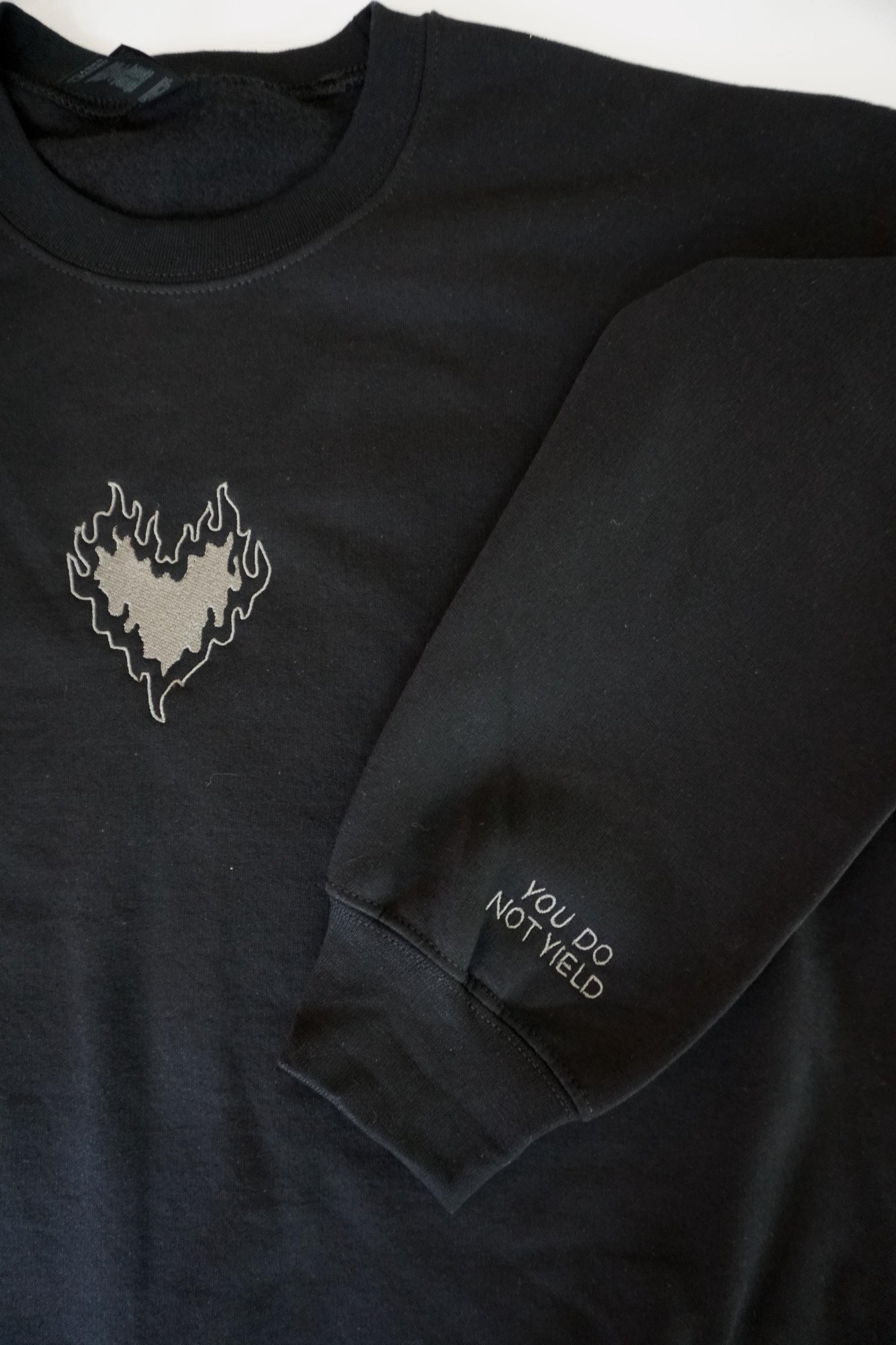Fireheart SJM Throne of Glass Embroidered Crewneck Sweatshirt VEMB43
