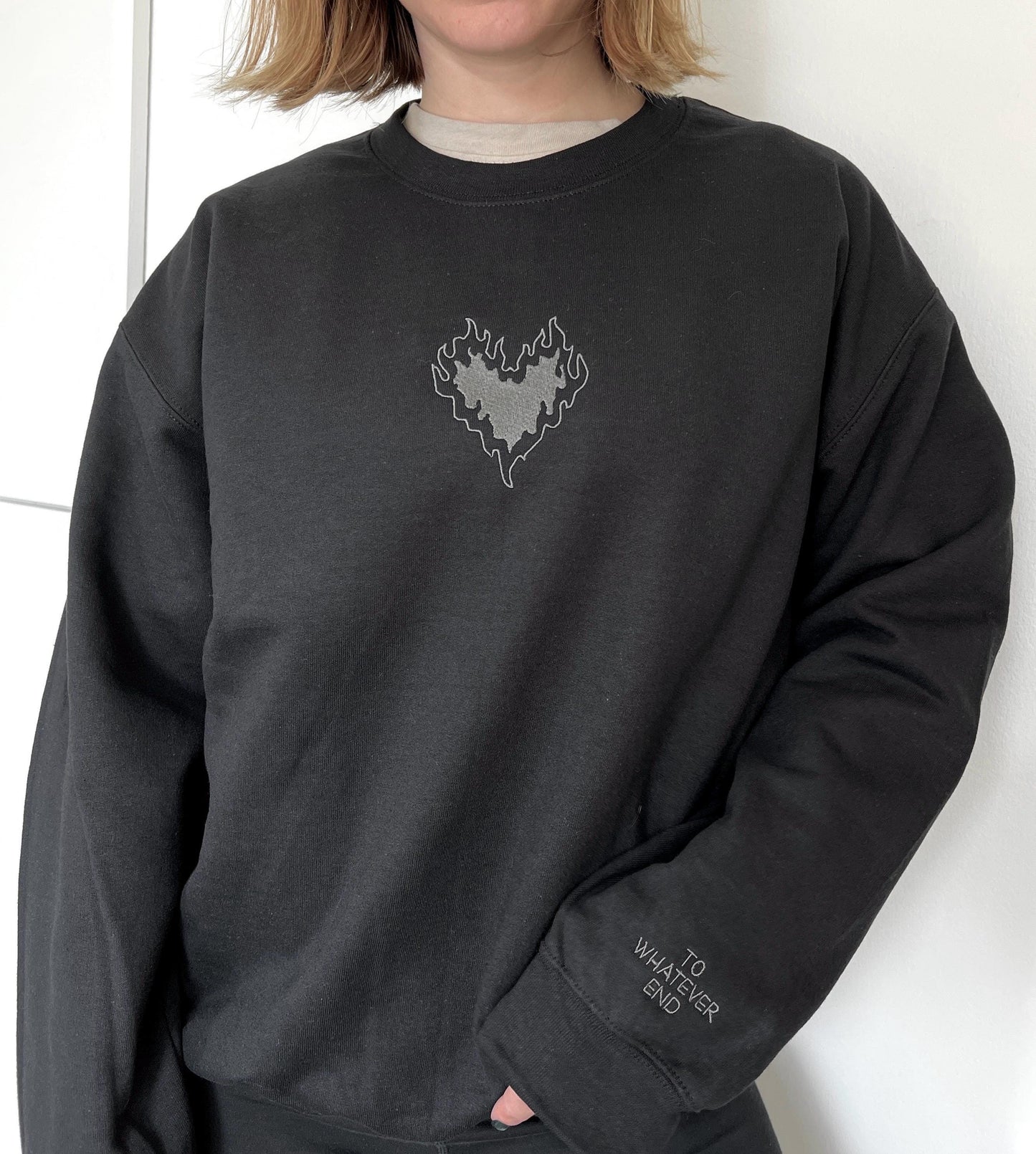 Fireheart SJM Throne of Glass Embroidered Crewneck Sweatshirt VEMB43