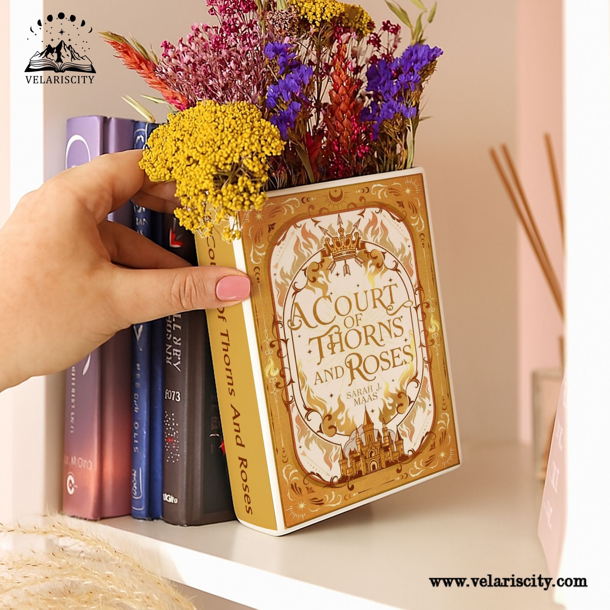 A Court of Thorns and Roses Book Vase, Ceramic Fantasy Book Decor, ACOTAR Home Aesthetic Gift for Book Lovers, Library Shelf Accent CVVLR30