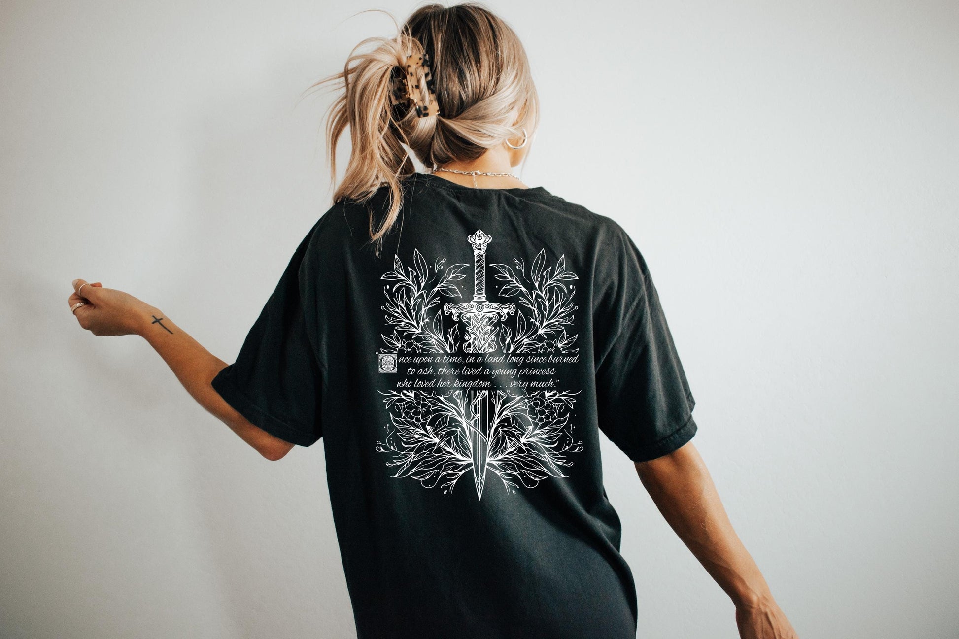 Fireheart Comfort Colors® T-shirt, TOG Gift, Throne of Glass, Book Lover Idea, Bookish Gift, Terrasen, Booktok, Aelin Galathynius she was not afraid CFVLR81