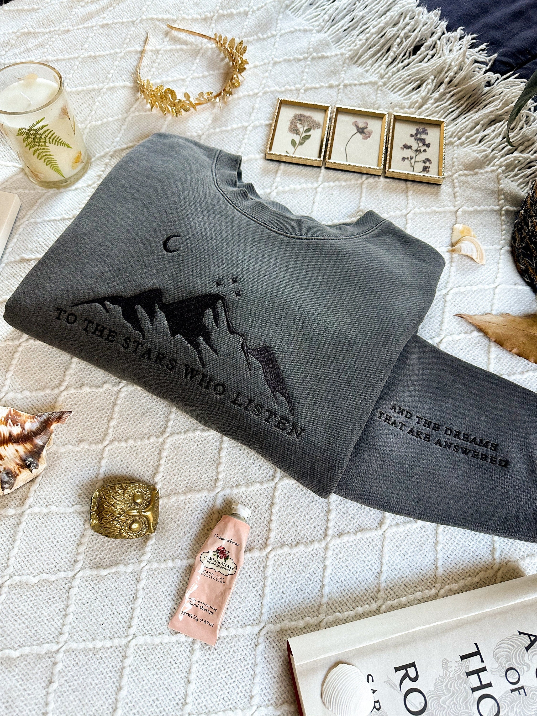 ACOTAR Black Embroidered Sweatshirt Stars Acotar Merch Acotar Sweatshirt Velaris Sweatshirt Acotar Shirt Sjm Merch Maas VEMB31