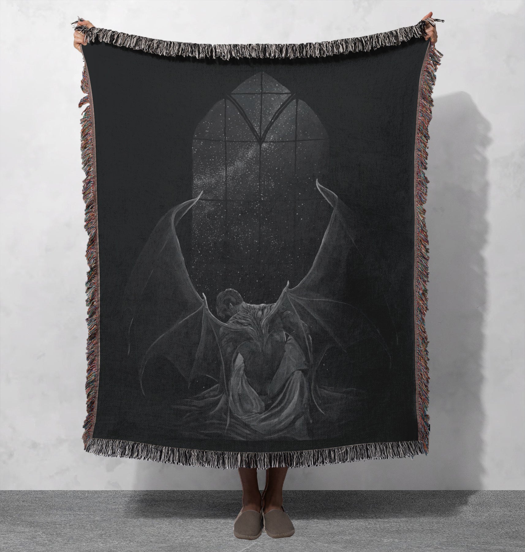 Rysand Woven Blanket, ACOTAR Inspired Cozy Throw, Fantasy Art Decor for Fans, Black and White Dragon Wing Design, Gift for Book Lovers BKVLR16