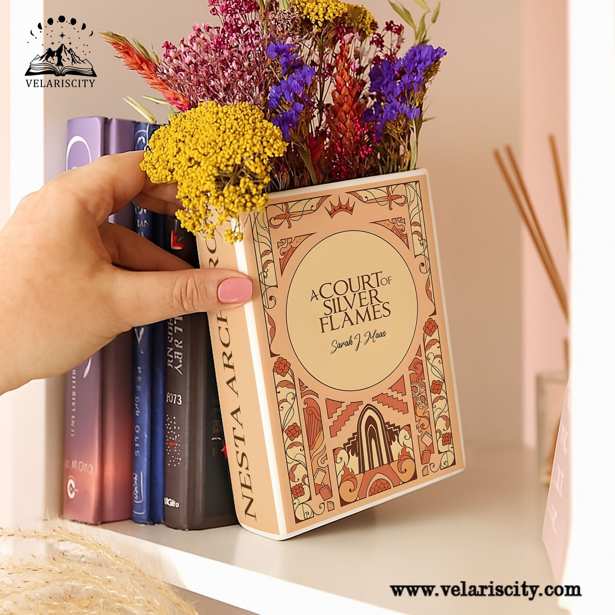 A Court of Silver Flames Ceramic Book Vase, Feminine Power Fantasy Decor, Nesta Archeron Retro Aesthetic Gift for Book Lovers CVVRL16