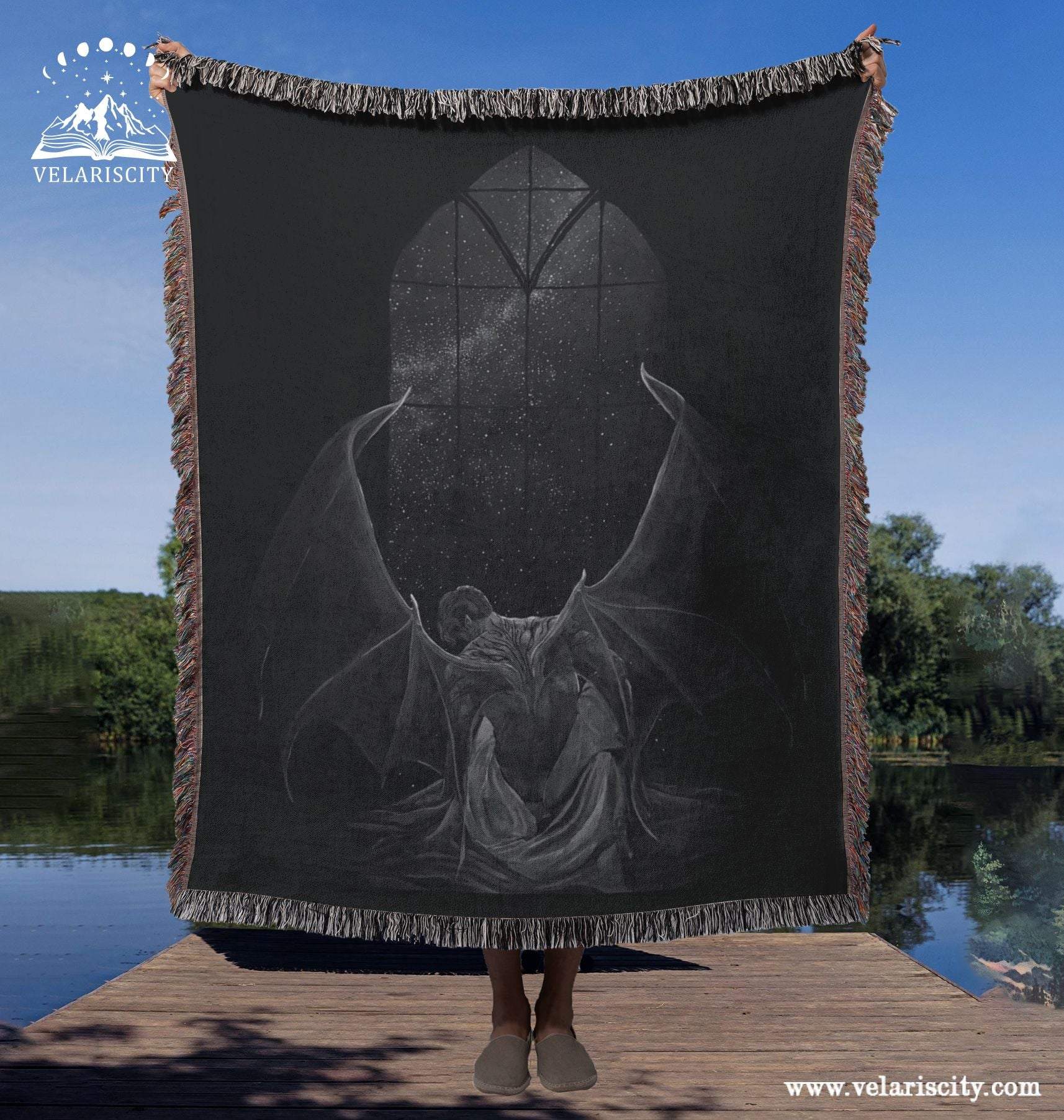Rysand Woven Blanket, ACOTAR Inspired Cozy Throw, Fantasy Art Decor for Fans, Black and White Dragon Wing Design, Gift for Book Lovers BKVLR16