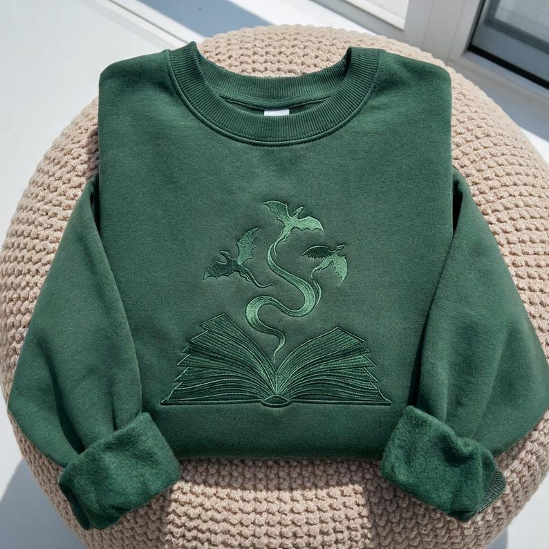 Fourth Wing Dragon Book Sweatshirt, Minimal Fantasy Reader Crewneck, Cozy Bookish Gift for Women and Romantasy Lovers VEMB82