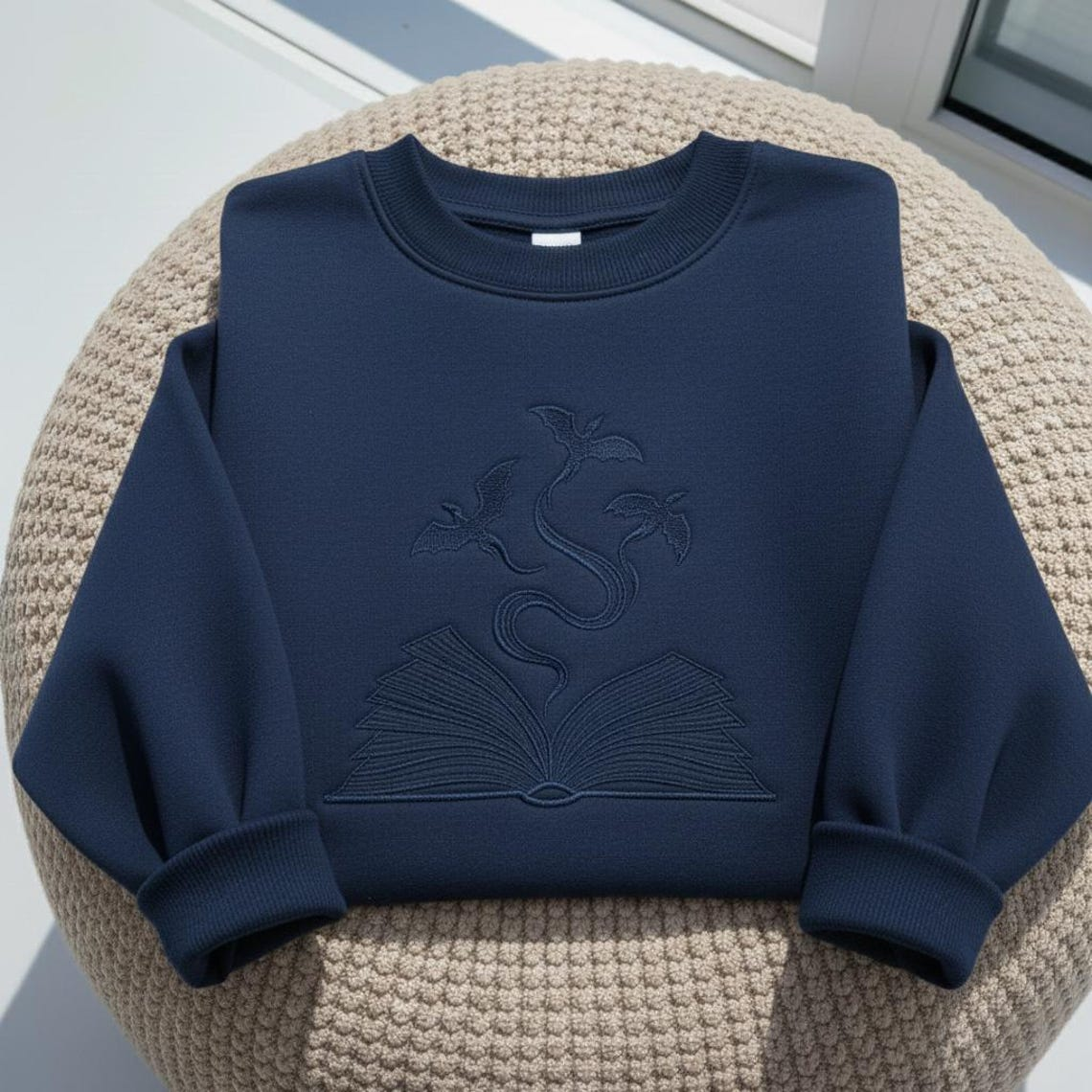 Fourth Wing Dragon Book Sweatshirt, Minimal Fantasy Reader Crewneck, Cozy Bookish Gift for Women and Romantasy Lovers VEMB82