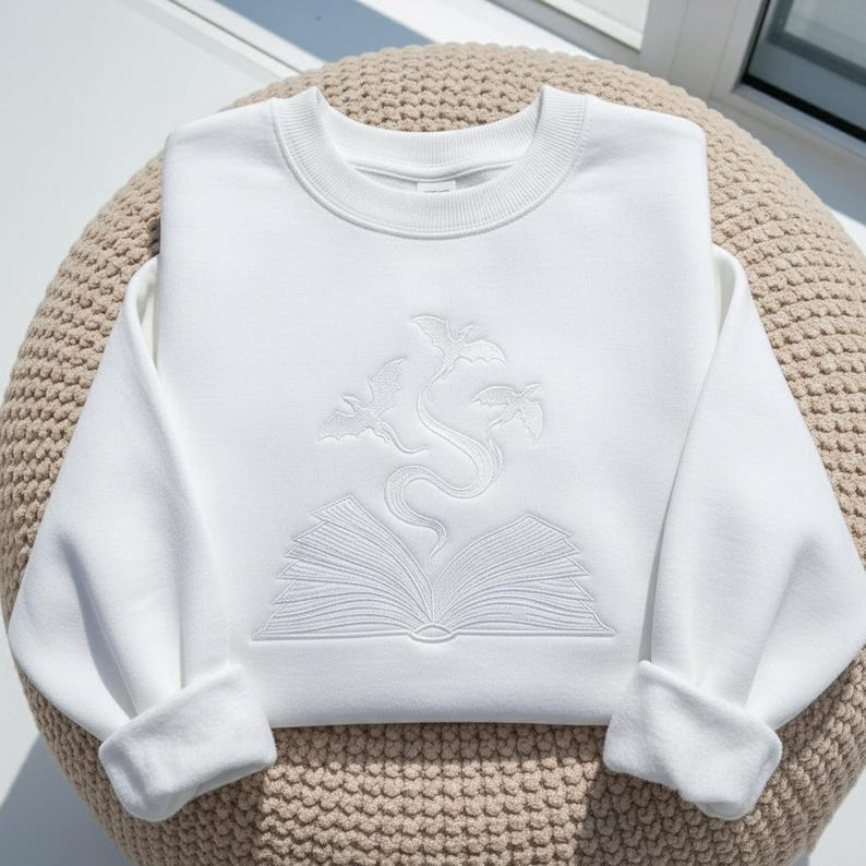 Fourth Wing Dragon Book Sweatshirt, Minimal Fantasy Reader Crewneck, Cozy Bookish Gift for Women and Romantasy Lovers VEMB82