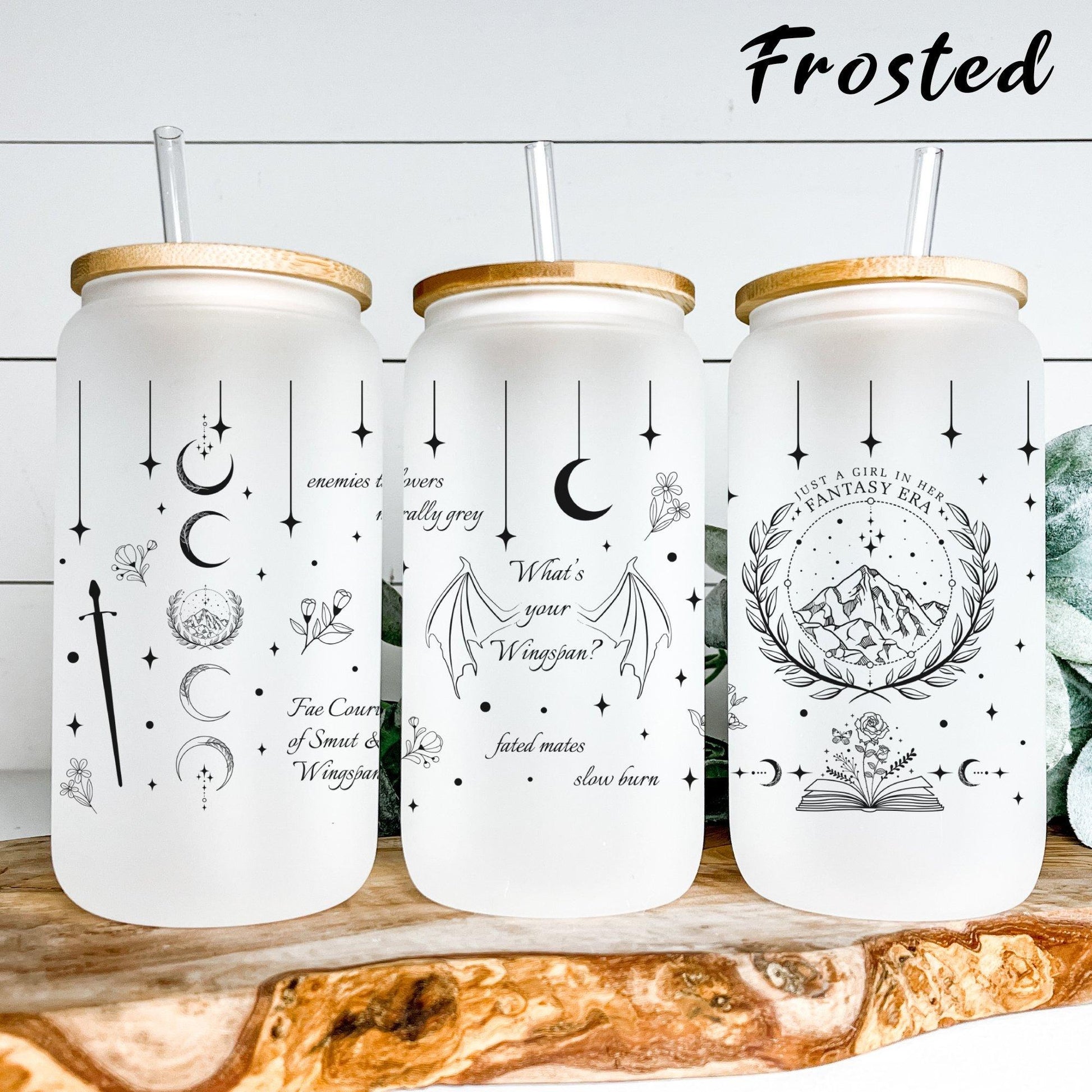 ACOTAR & Fourth Wing Inspired Glass Cans – Bookish Clear Tumblers with Bamboo Lids and Fantasy Quotes GLVLR22