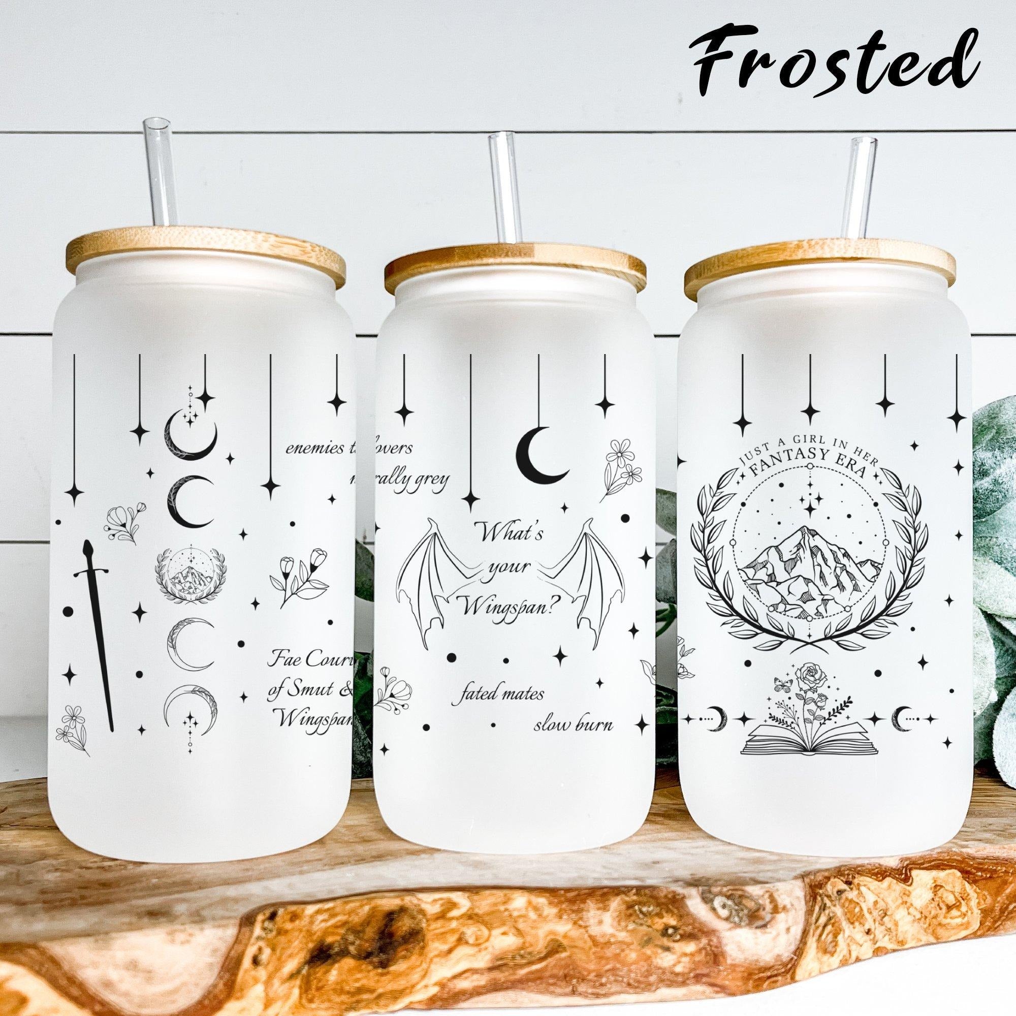 ACOTAR & Fourth Wing Inspired Glass Cans – Bookish Clear Tumblers with Bamboo Lids and Fantasy Quotes GLVLR22