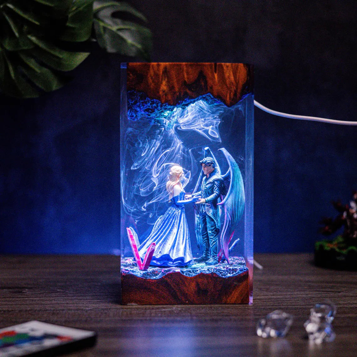 ACOTAR Inspired Angel Couple Resin Lamp, Fantasy Romance Diorama, Night Court Style Decor, Book Lover Gift, Epoxy art. ERNLVLA26