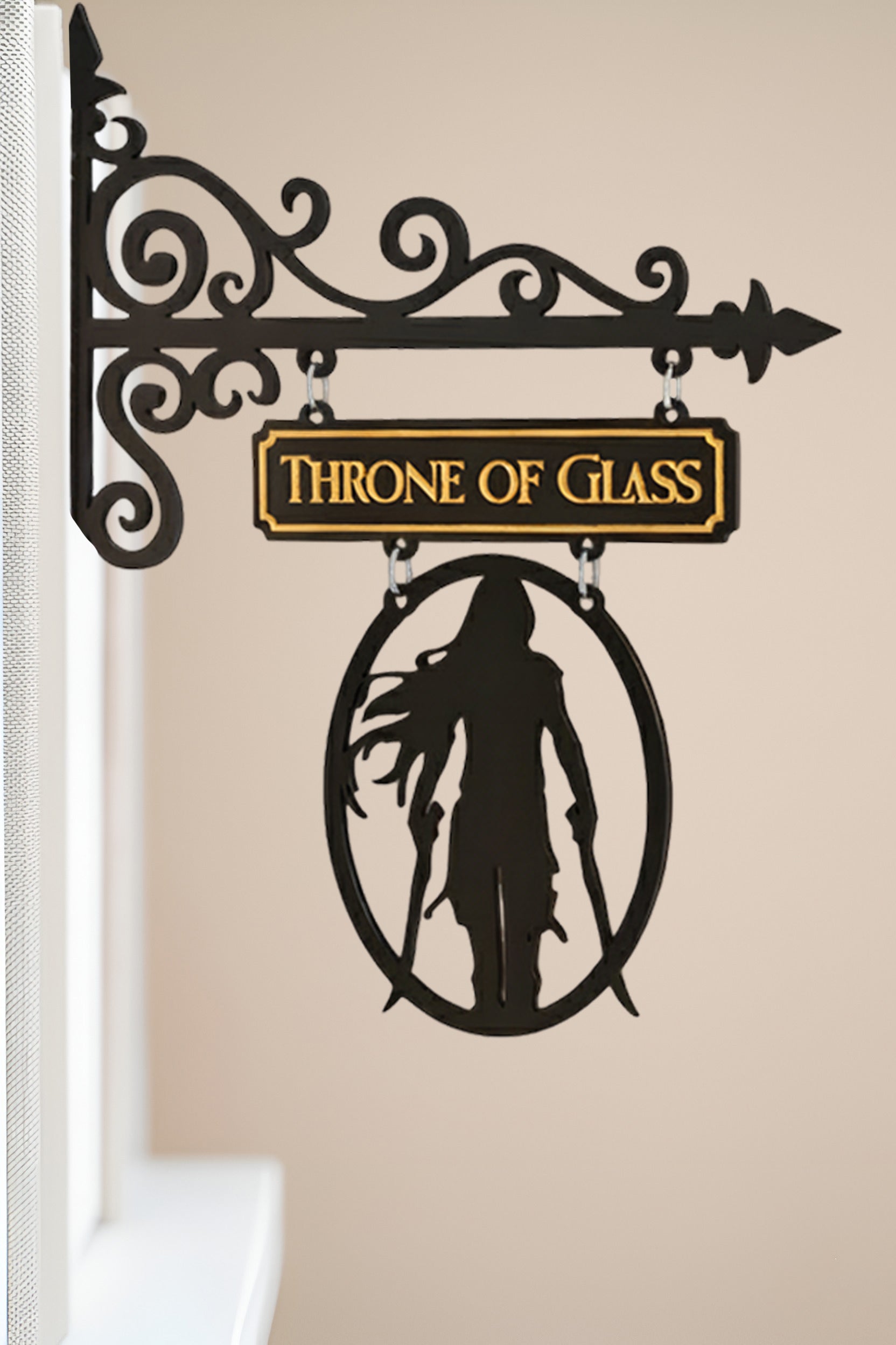 Throne of Glass Book Tavern Sign, Fantasy Wooden Book Tracker, Aelin Galathynius Silhouette Sign, Bookish Decor, Library Wall Hanging, Gift for Readers BSVLR22