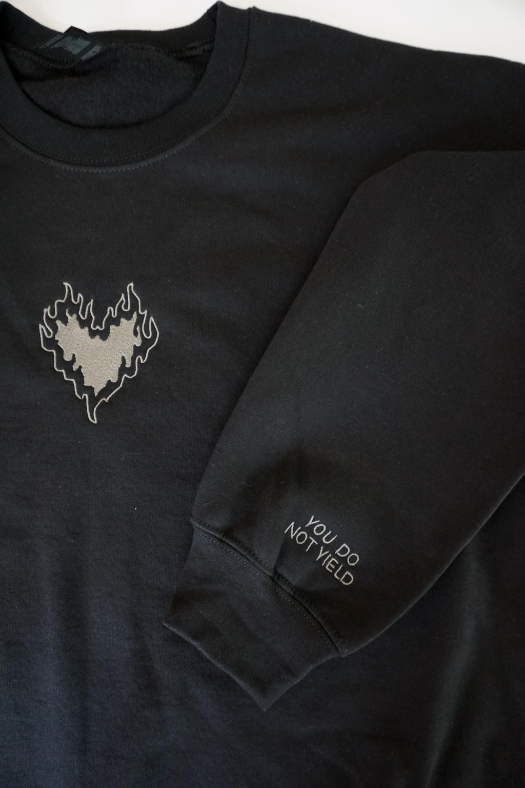 Fireheart SJM Throne of Glass Embroidered Crewneck Sweatshirt VEMB43