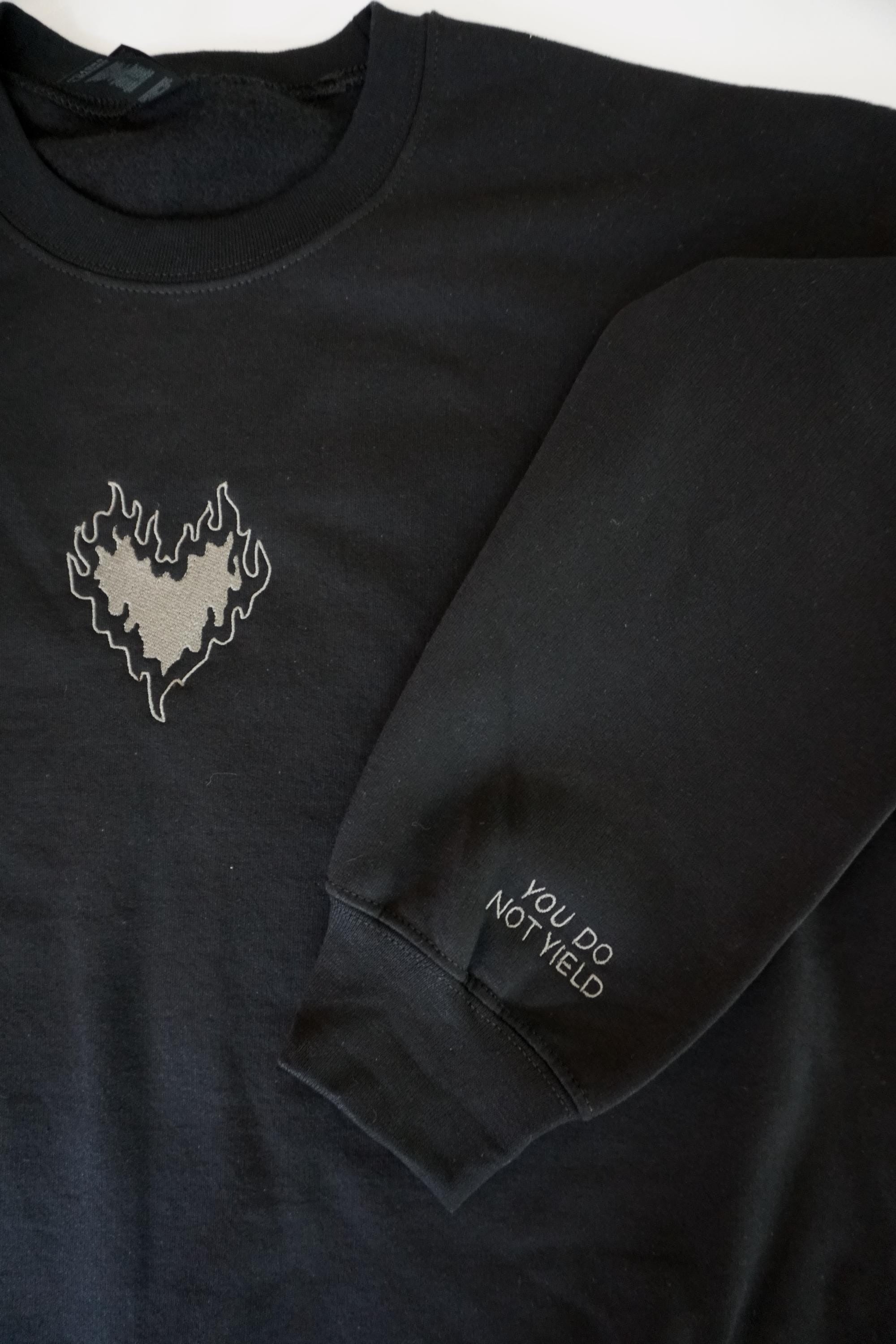 Fireheart SJM Throne of Glass Embroidered Crewneck Sweatshirt VEMB43