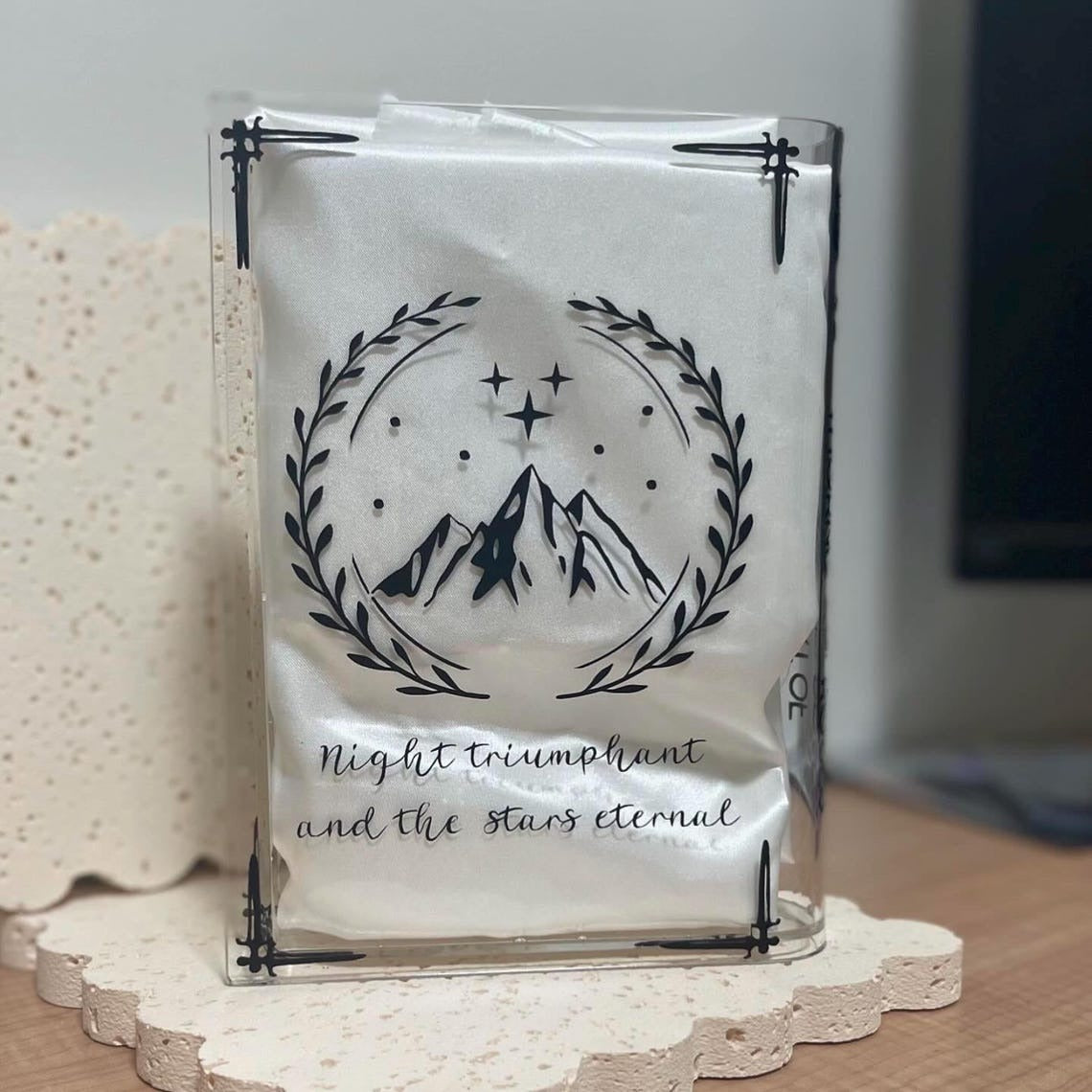 ACOTAR A Court of Thorns and Roses Acrylic Book Vase, Velaris Acrylic Flower Vase, Book Lover Gift, Gifts For Book Lover, VLRBV07