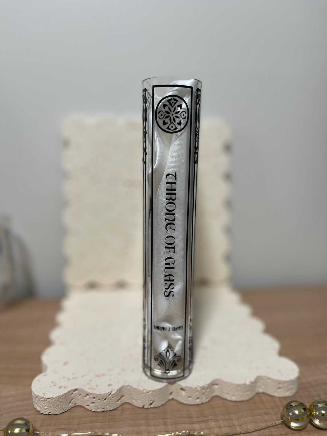 Throne of Glass Acrylic Book Vase, Velaris Acrylic Flower Vase, Book Lover Gift, Gifts For Book Lover, VLRBV08