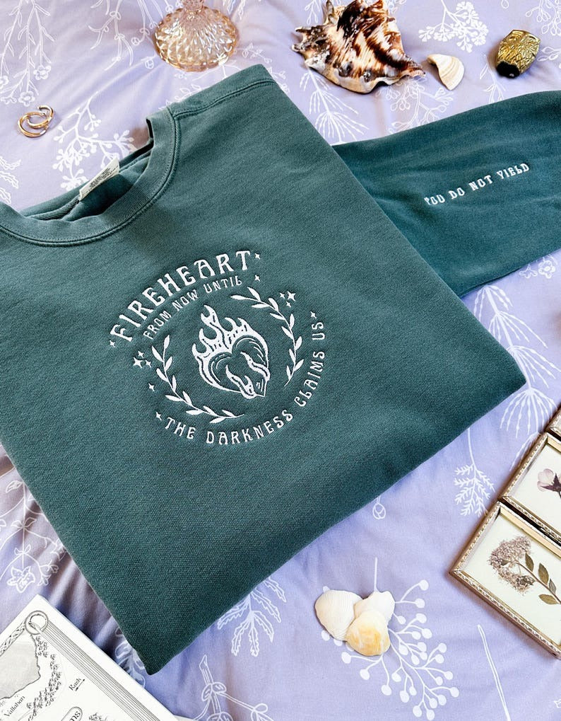 Fireheart Embroidered Sweatshirt, Throne of Glass Merch, ACOTAR Sweatshirt, Velaris Sweatshirt, ACOTAR Shirt, SJM Merch, MAAS Sweater VEMB59