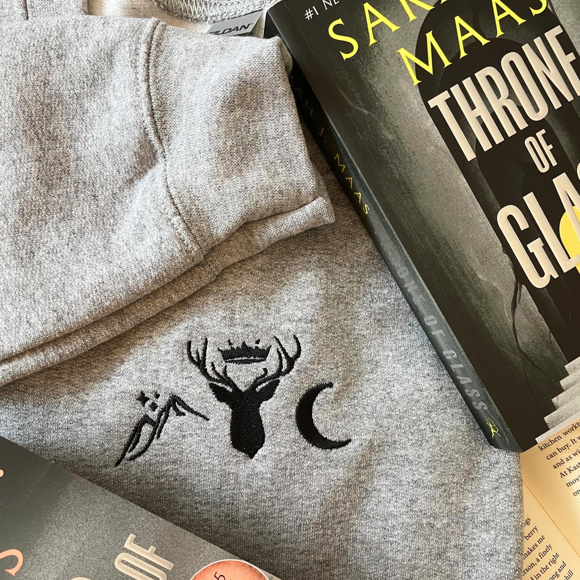 SJM Embroidery Sweatshirt, MAAS Universe Crewneck Sweater, ACOTAR Embroidered Shirt, Throne of Glass Sweatshirt, Crescent City Crewneck, Lunathion Velaris Terrasen shirt VEMB58