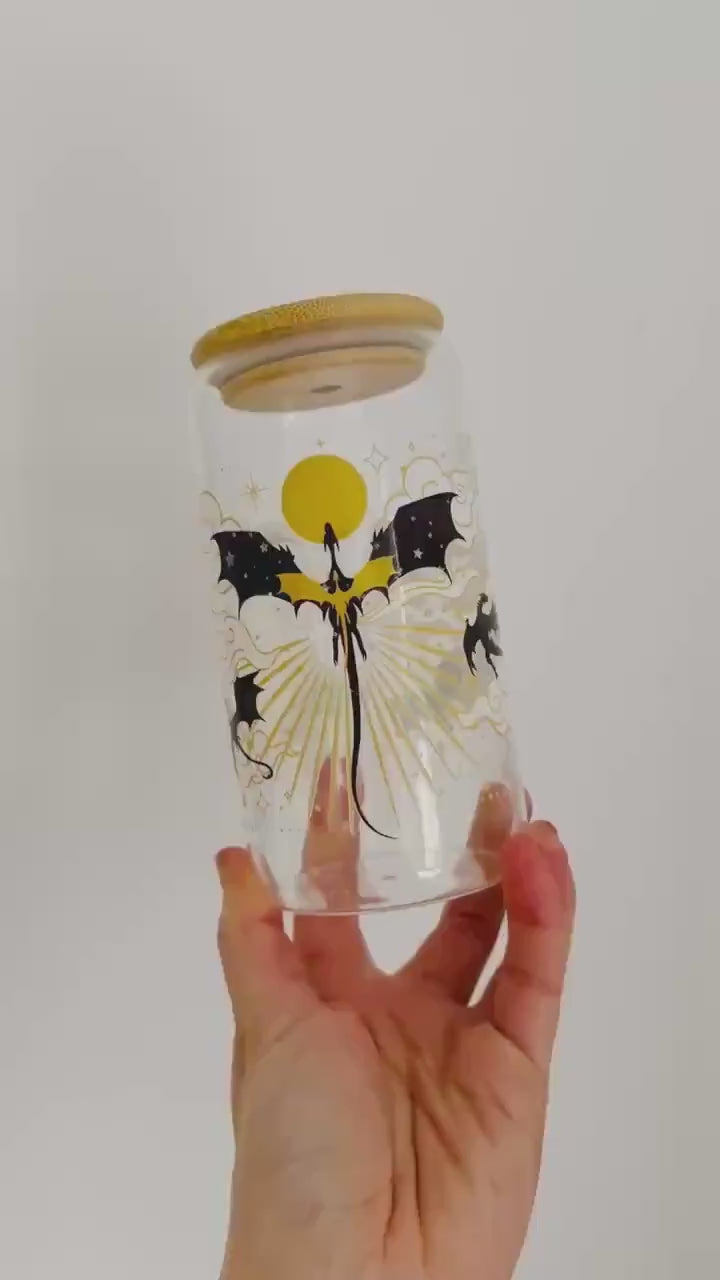 Fourth Wing Glass Can, Dragon Design Iced Coffee Cup with Bamboo Lid & Straw, Bookish Drinkware Gift for Fantasy Readers GLVLR16